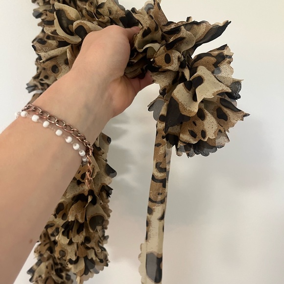 Leopard Print Ruffle Scarf - Picture 3 of 5